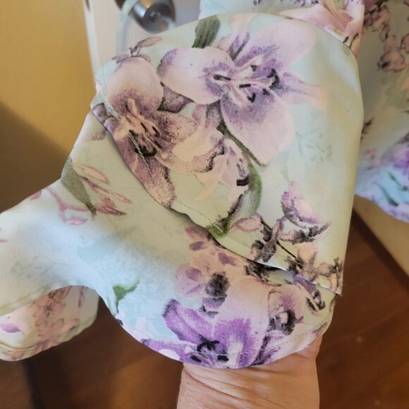 Belle by Kim Gravel Printed Stretch 3/4 Flutter Sleeve Top - M - EUC - Picture 4 of 10